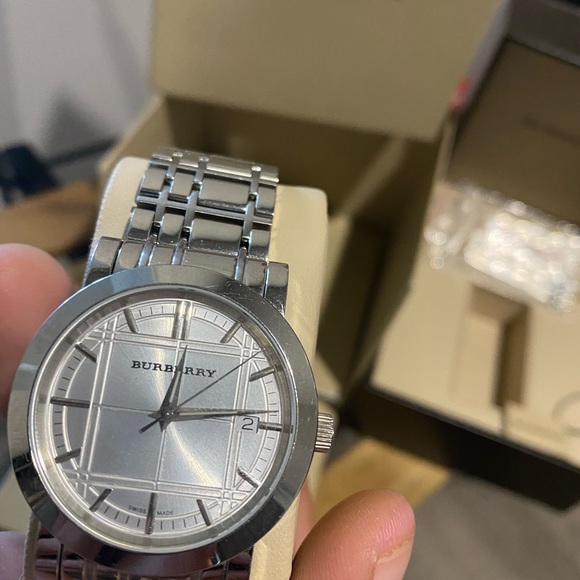 Men’s Burberry watch - Picture 2 of 7